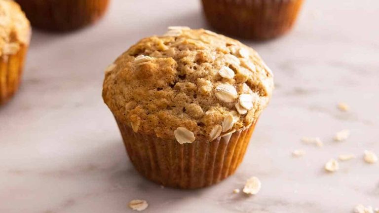 Nutritious, gluten-free and lactose-free oat muffins